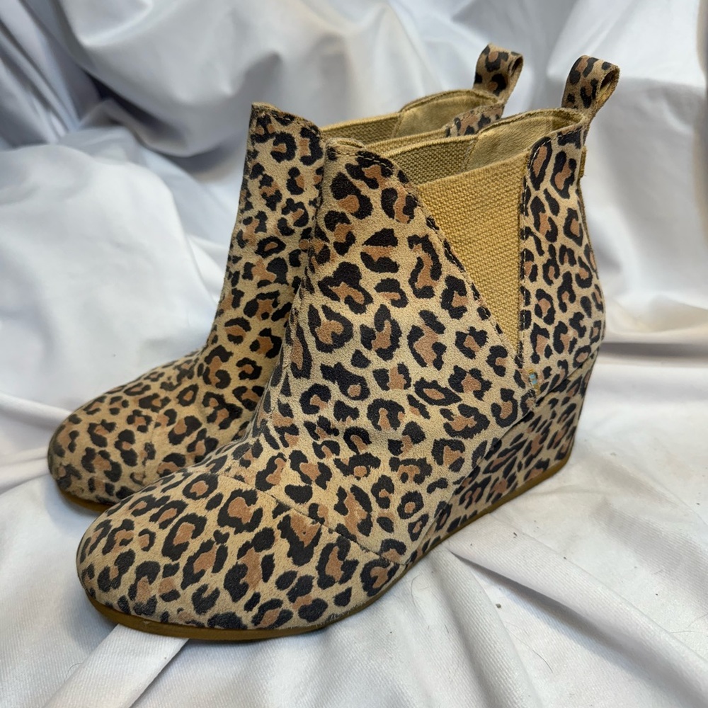 Toms Womens 'Kelsey'  Wedge Bootie Desert Tan Leopard Size 10